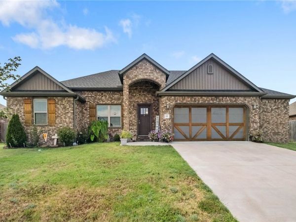 421 Captain Hopkins Street , Prairie Grove, AR 72753