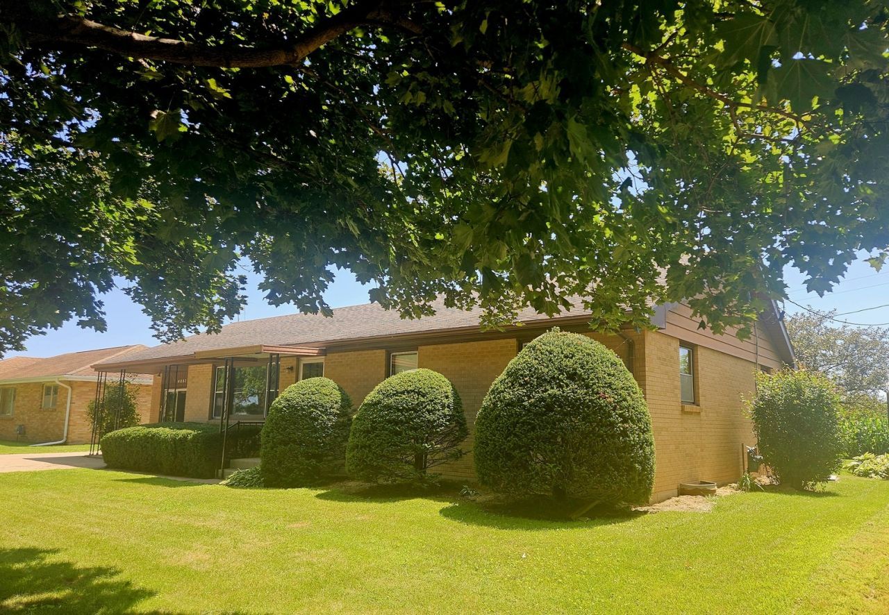 4007 Emerson Road, Sterling, IL 61081 Main Photo