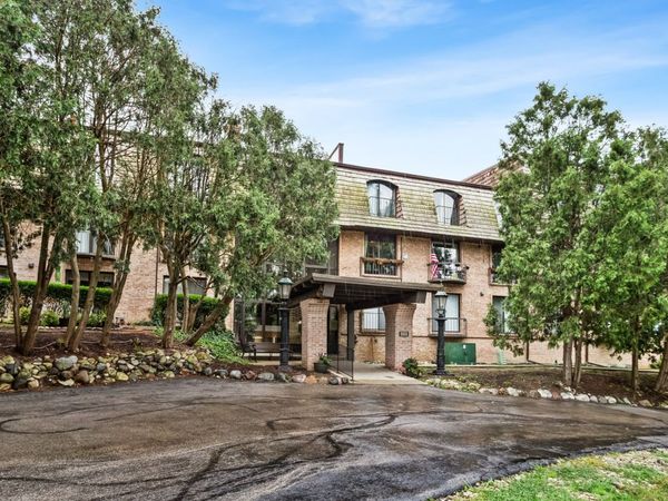 600 W Russell Street , Unit 309, Barrington, IL 60010