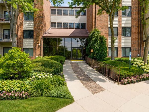 3030 Pheasant Creek Drive , Unit 405, Northbrook, IL 60062