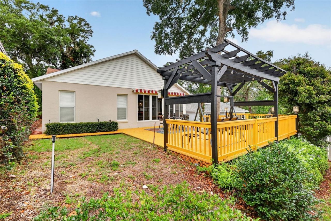 57 Townhill Drive , Eustis, FL 32726 Photo