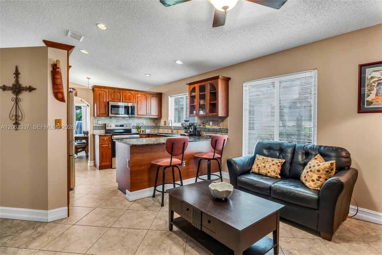 2006 NW 182nd Ave, Pembroke Pines, FL 33029 Photo