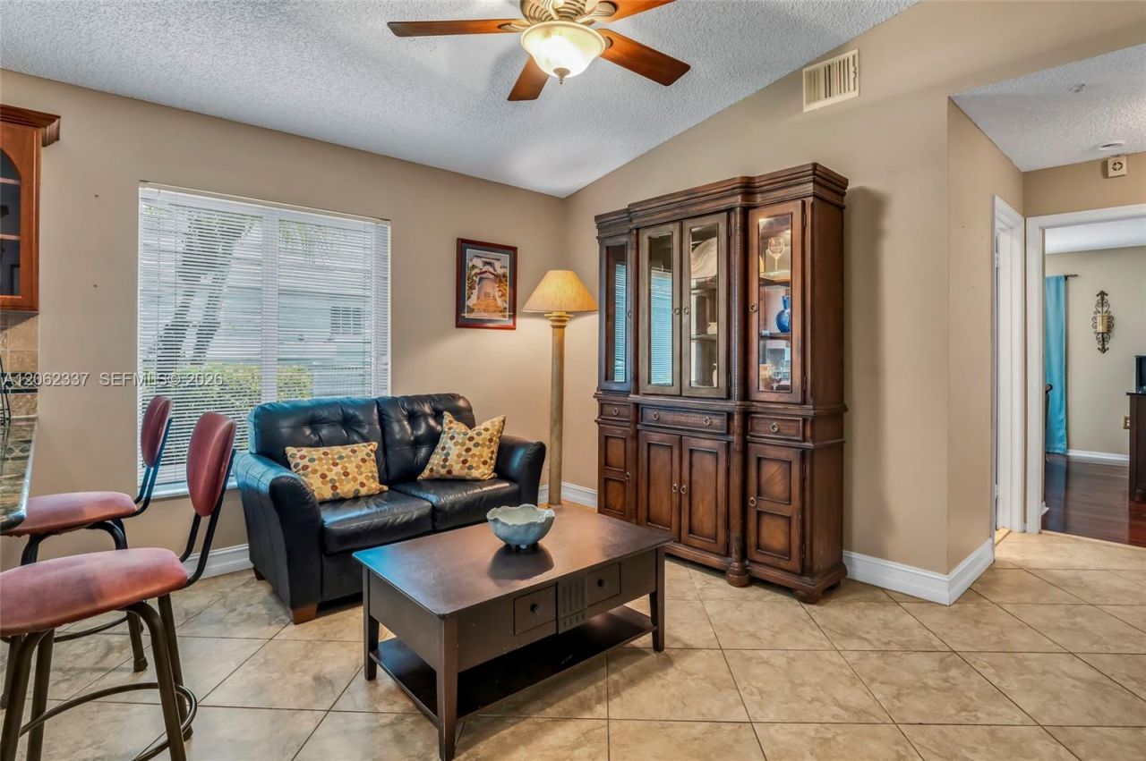2006 NW 182nd Ave, Pembroke Pines, FL 33029 Photo