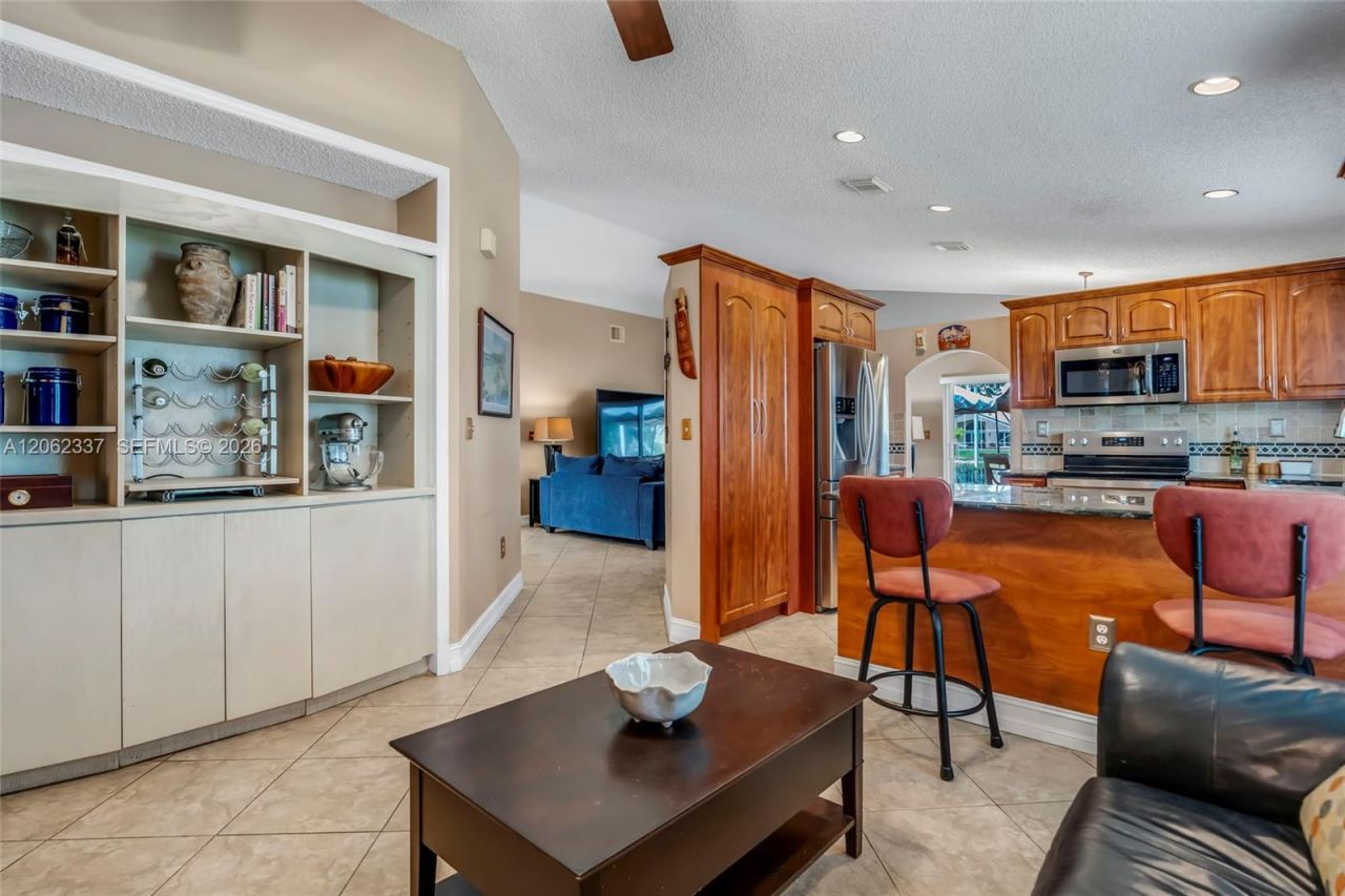 2006 NW 182nd Ave, Pembroke Pines, FL 33029 Photo