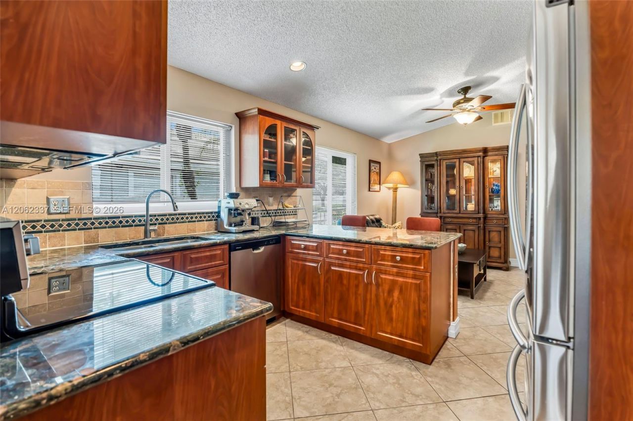 2006 NW 182nd Ave, Pembroke Pines, FL 33029 Photo