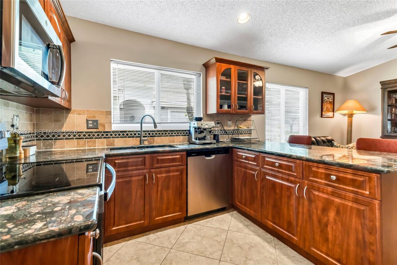 2006 NW 182nd Ave, Pembroke Pines, FL 33029 Photo
