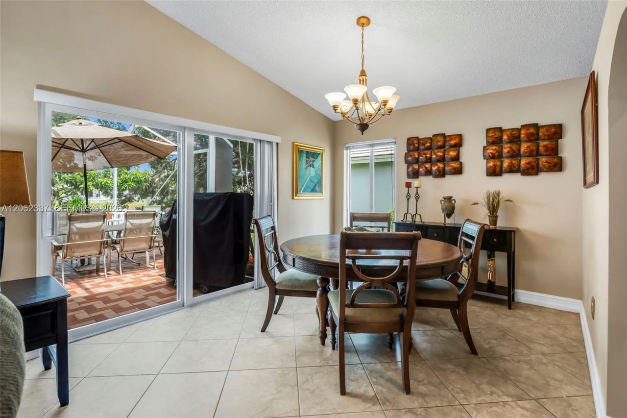 2006 NW 182nd Ave, Pembroke Pines, FL 33029 Photo