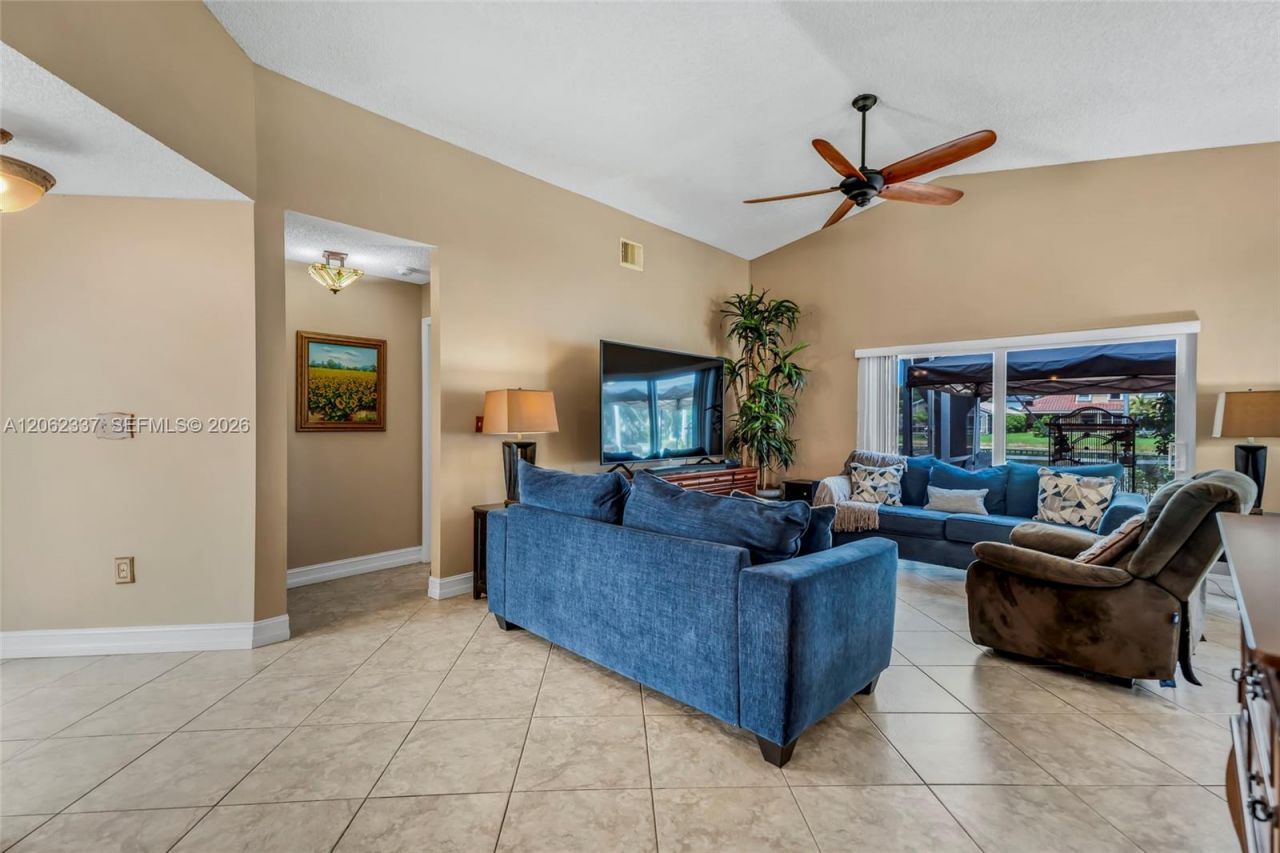 2006 NW 182nd Ave, Pembroke Pines, FL 33029 Photo