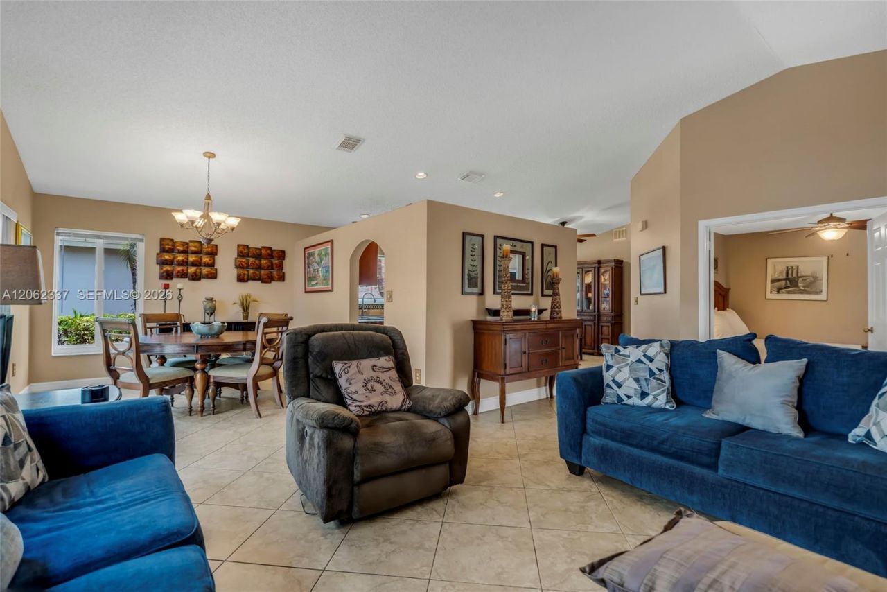 2006 NW 182nd Ave, Pembroke Pines, FL 33029 Photo