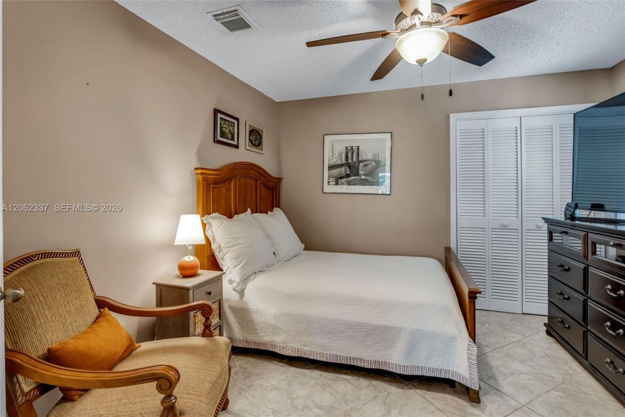2006 NW 182nd Ave, Pembroke Pines, FL 33029 Photo
