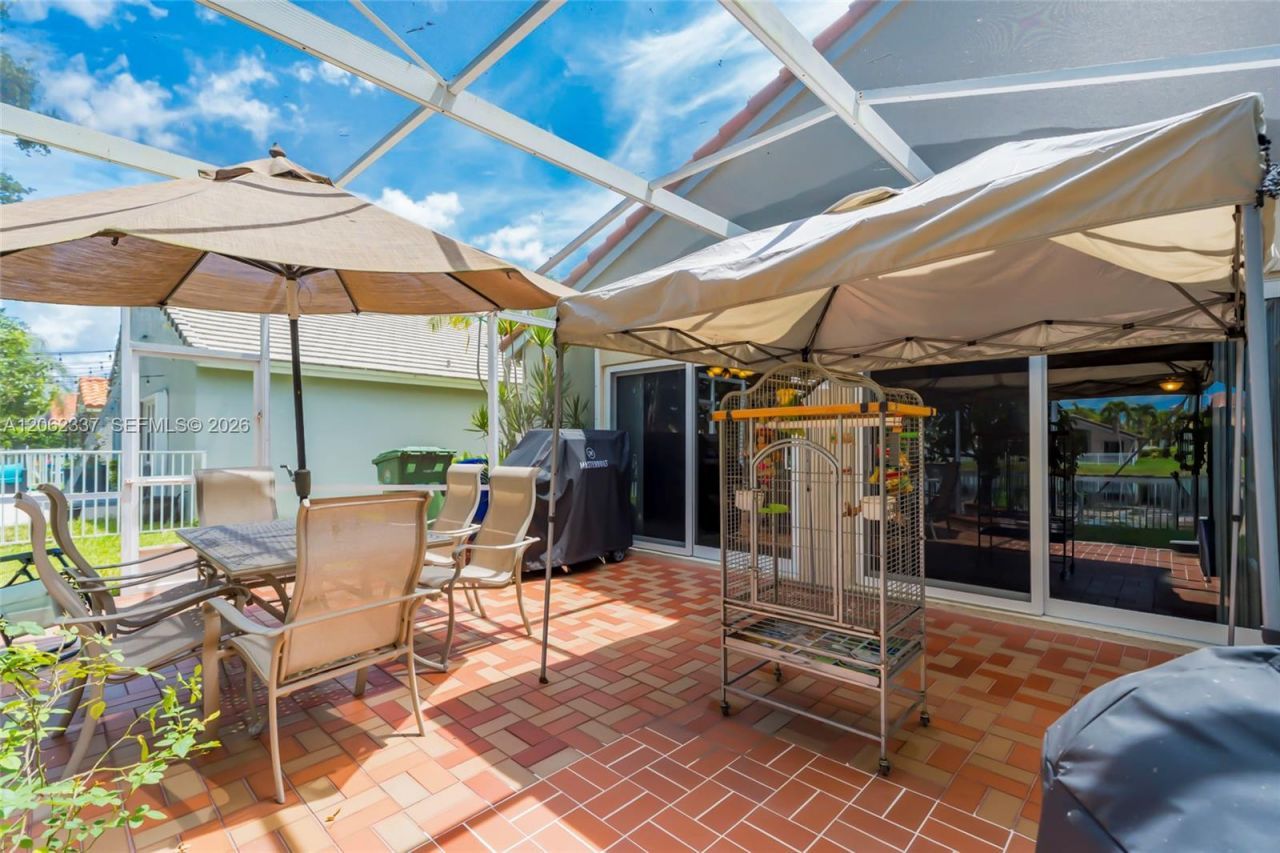 2006 NW 182nd Ave, Pembroke Pines, FL 33029 Photo