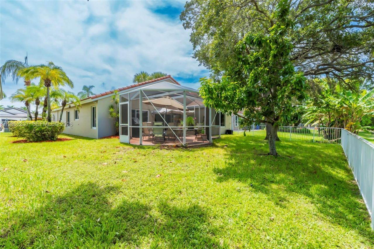2006 NW 182nd Ave, Pembroke Pines, FL 33029 Photo