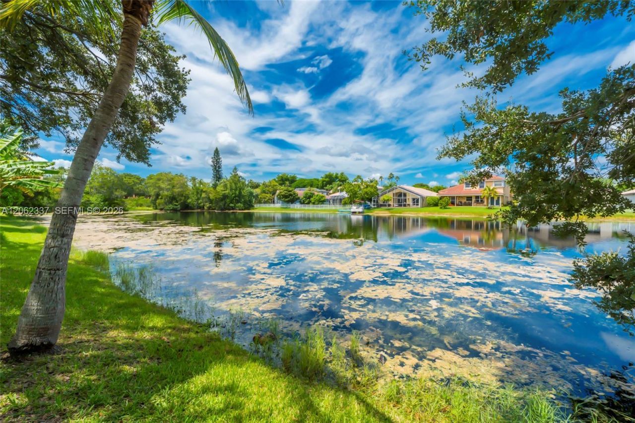 2006 NW 182nd Ave, Pembroke Pines, FL 33029 Photo