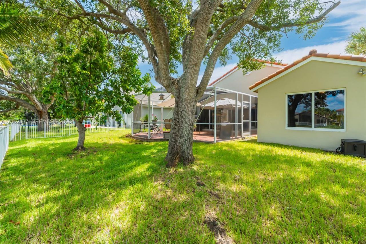 2006 NW 182nd Ave, Pembroke Pines, FL 33029 Photo