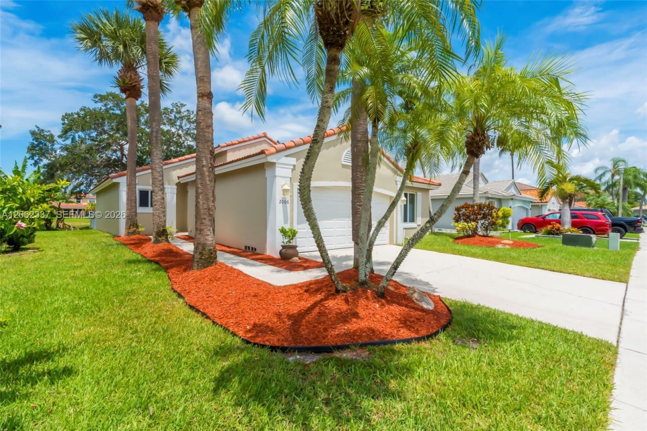 2006 NW 182nd Ave, Pembroke Pines, FL 33029 Photo