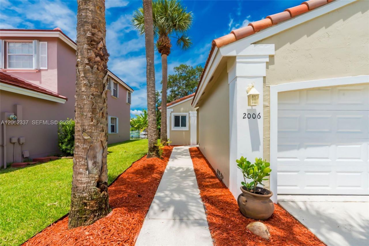 2006 NW 182nd Ave, Pembroke Pines, FL 33029 Photo