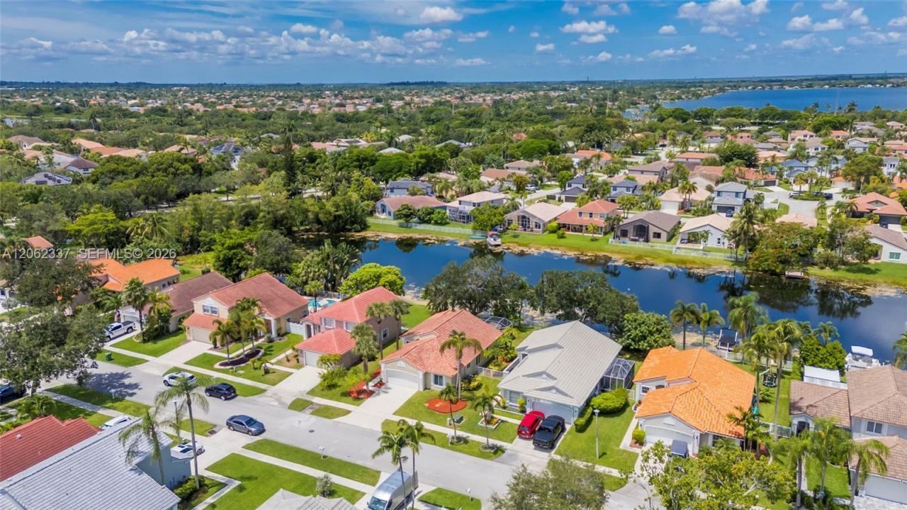 2006 NW 182nd Ave, Pembroke Pines, FL 33029 Photo