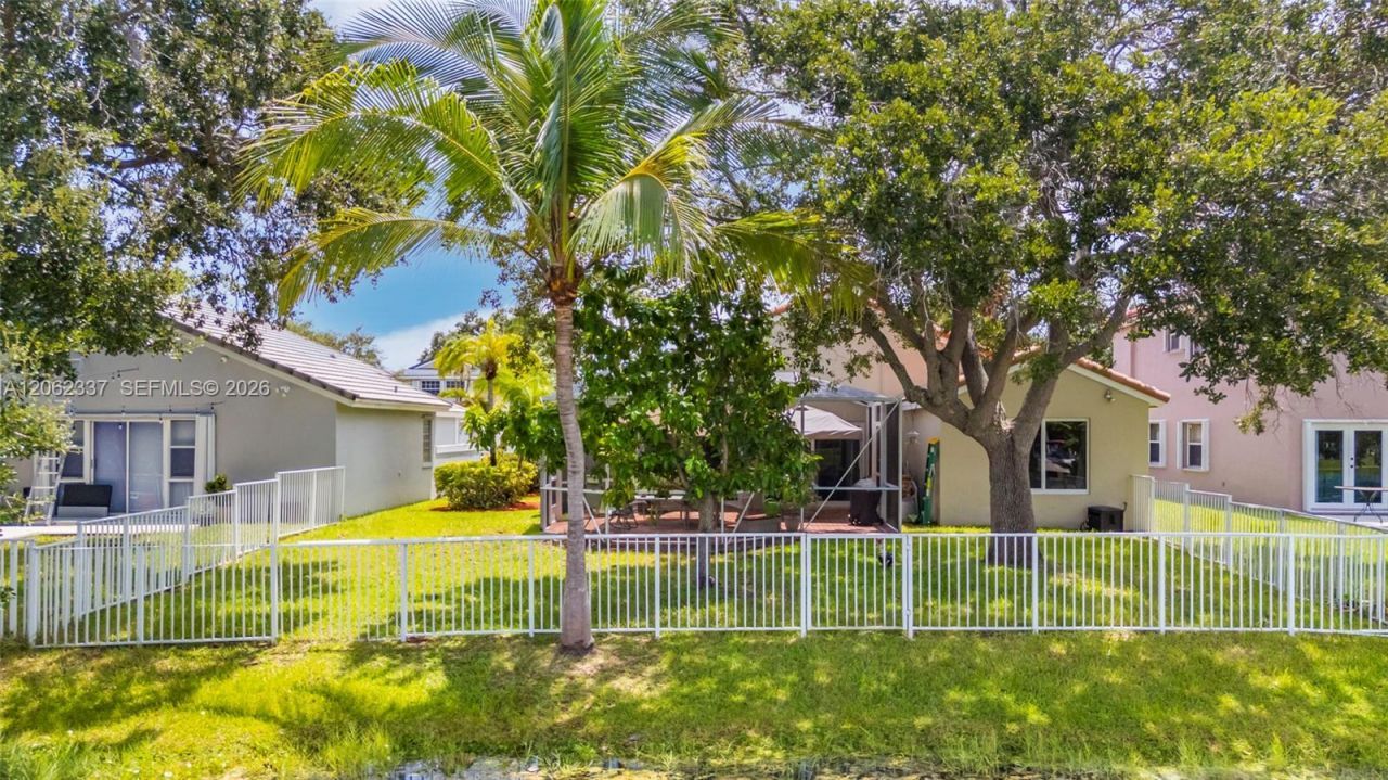2006 NW 182nd Ave, Pembroke Pines, FL 33029 Photo