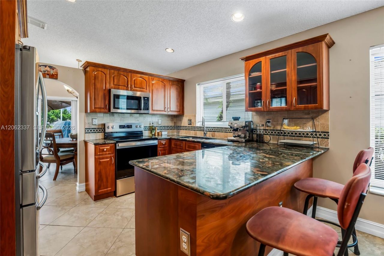 2006 NW 182nd Ave, Pembroke Pines, FL 33029 Photo