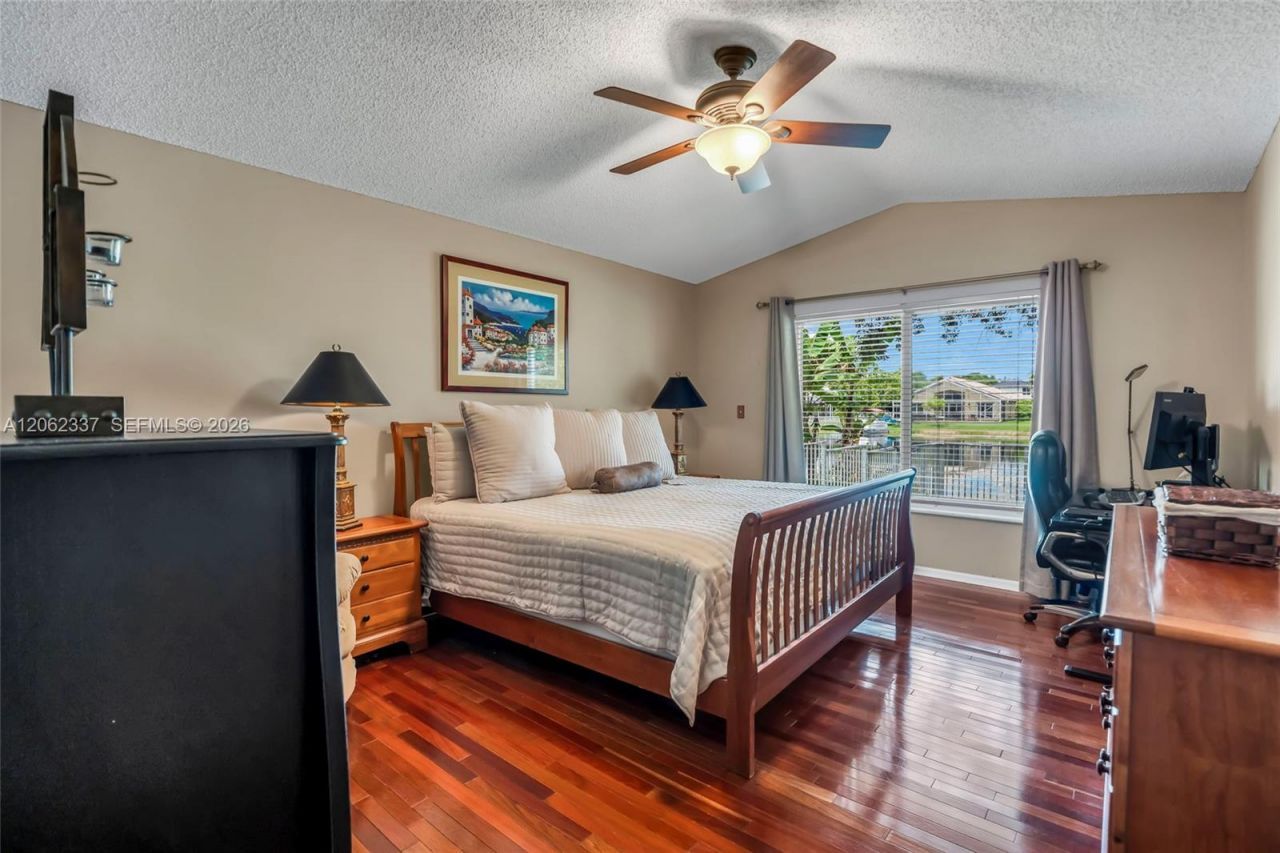 2006 NW 182nd Ave, Pembroke Pines, FL 33029 Photo