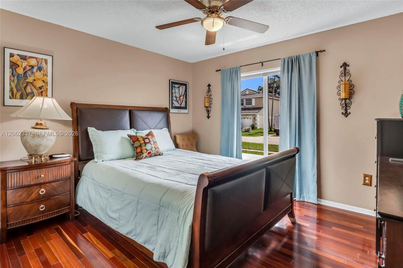 2006 NW 182nd Ave, Pembroke Pines, FL 33029 Photo