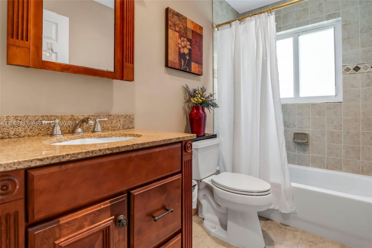 2006 NW 182nd Ave, Pembroke Pines, FL 33029 Photo