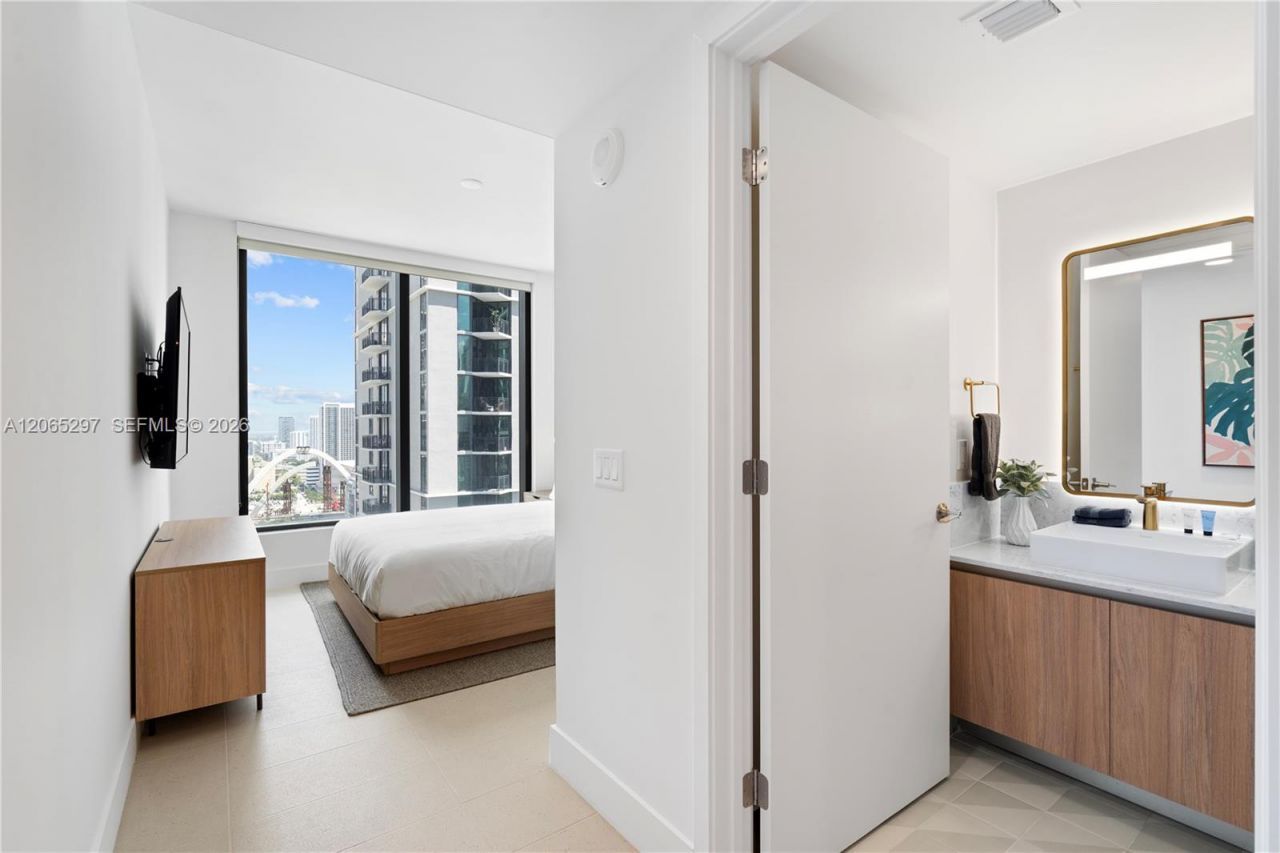 159 NE 6th St, Unit 2415, Miami, FL 33132 Photo