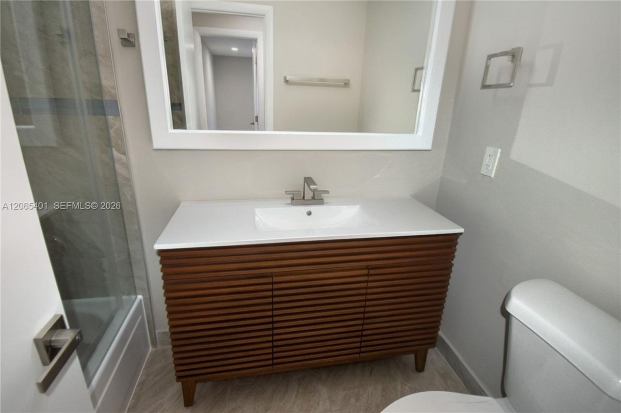 853 NW 80th Ter, Unit 2, Plantation, FL 33324 Photo