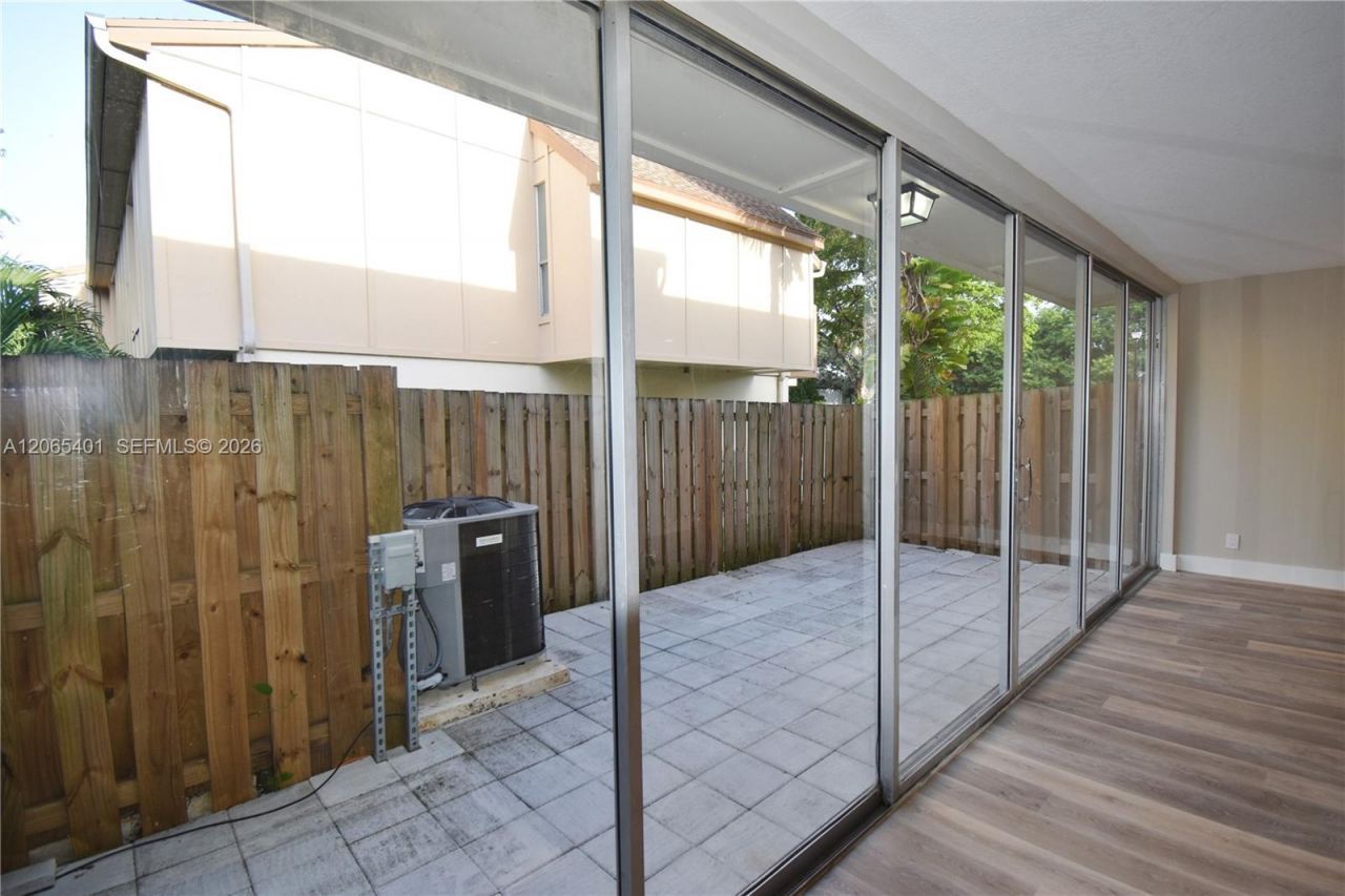 853 NW 80th Ter, Unit 2, Plantation, FL 33324 Photo