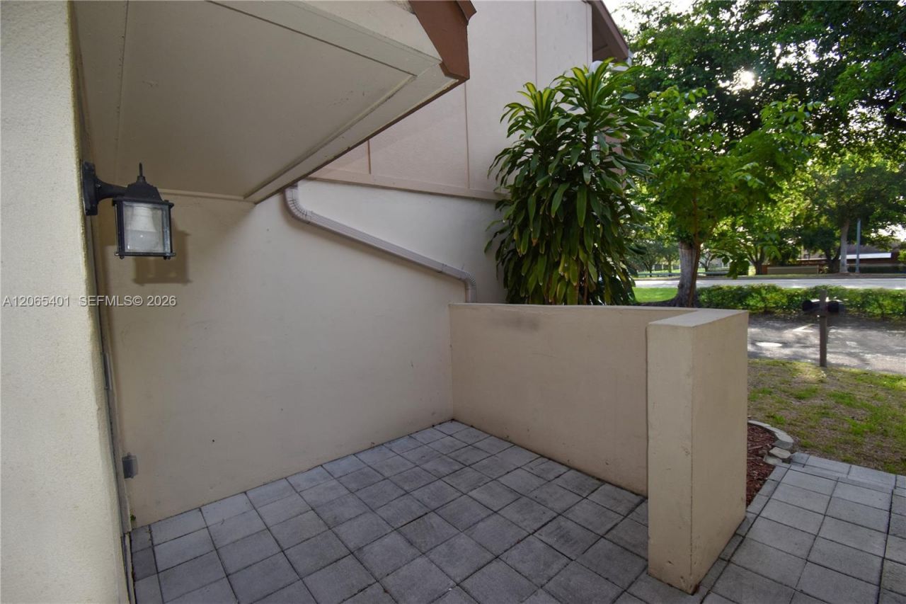 853 NW 80th Ter, Unit 2, Plantation, FL 33324 Photo