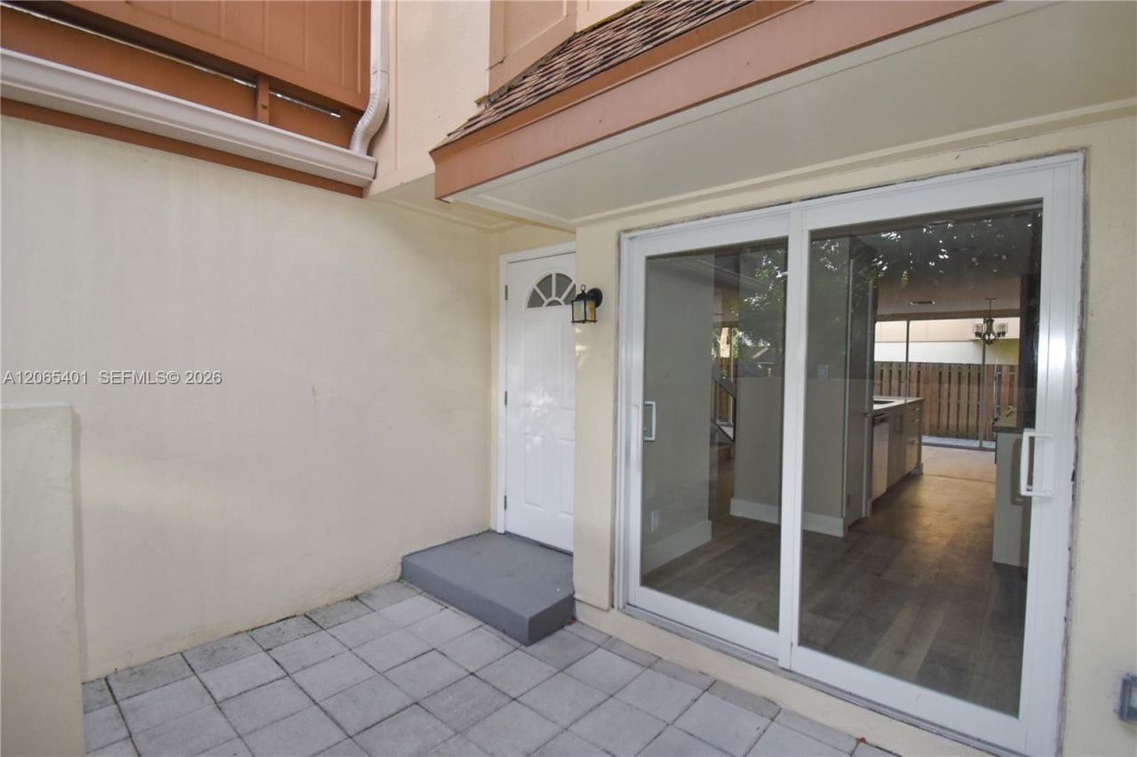 853 NW 80th Ter, Unit 2, Plantation, FL 33324 Photo