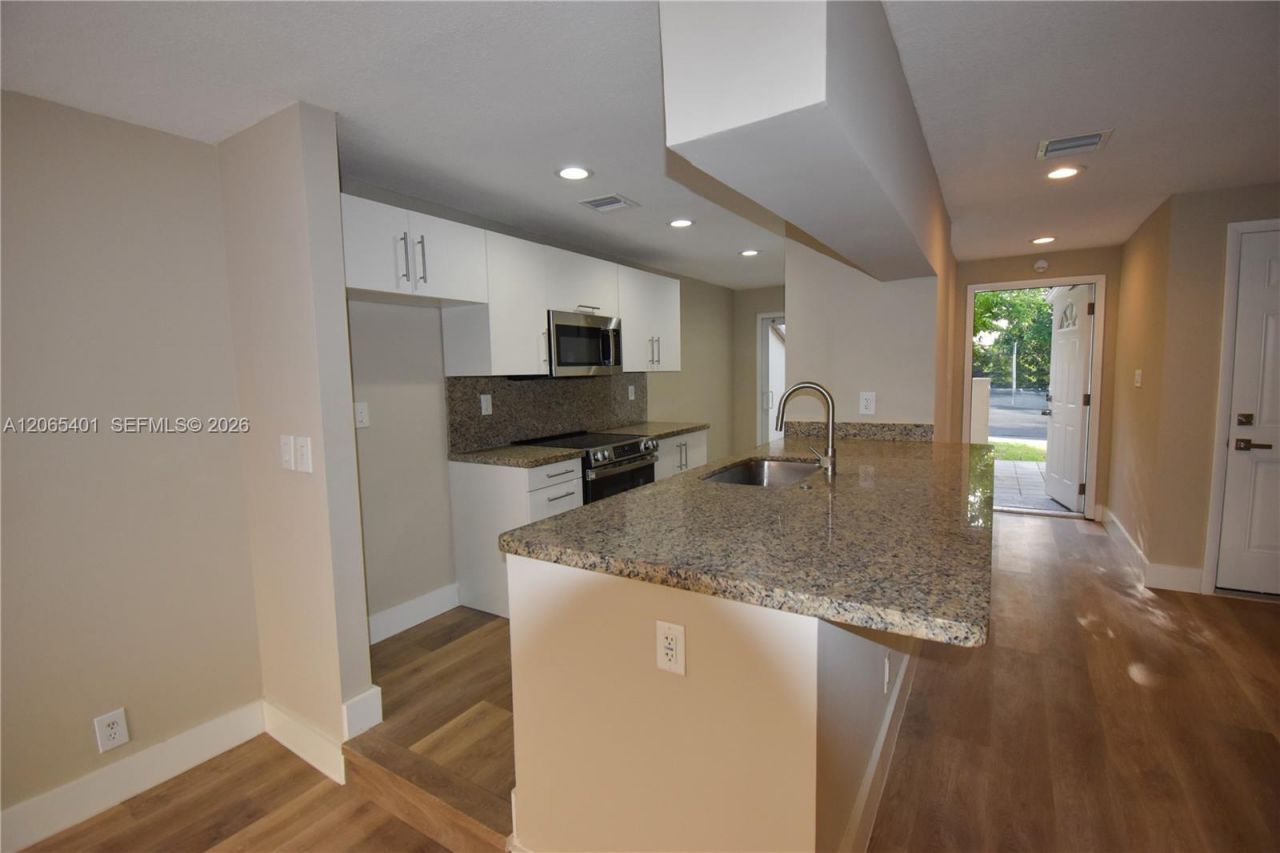 853 NW 80th Ter, Unit 2, Plantation, FL 33324 Photo