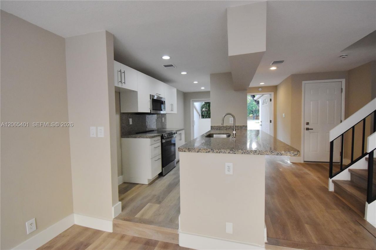 853 NW 80th Ter, Unit 2, Plantation, FL 33324 Photo