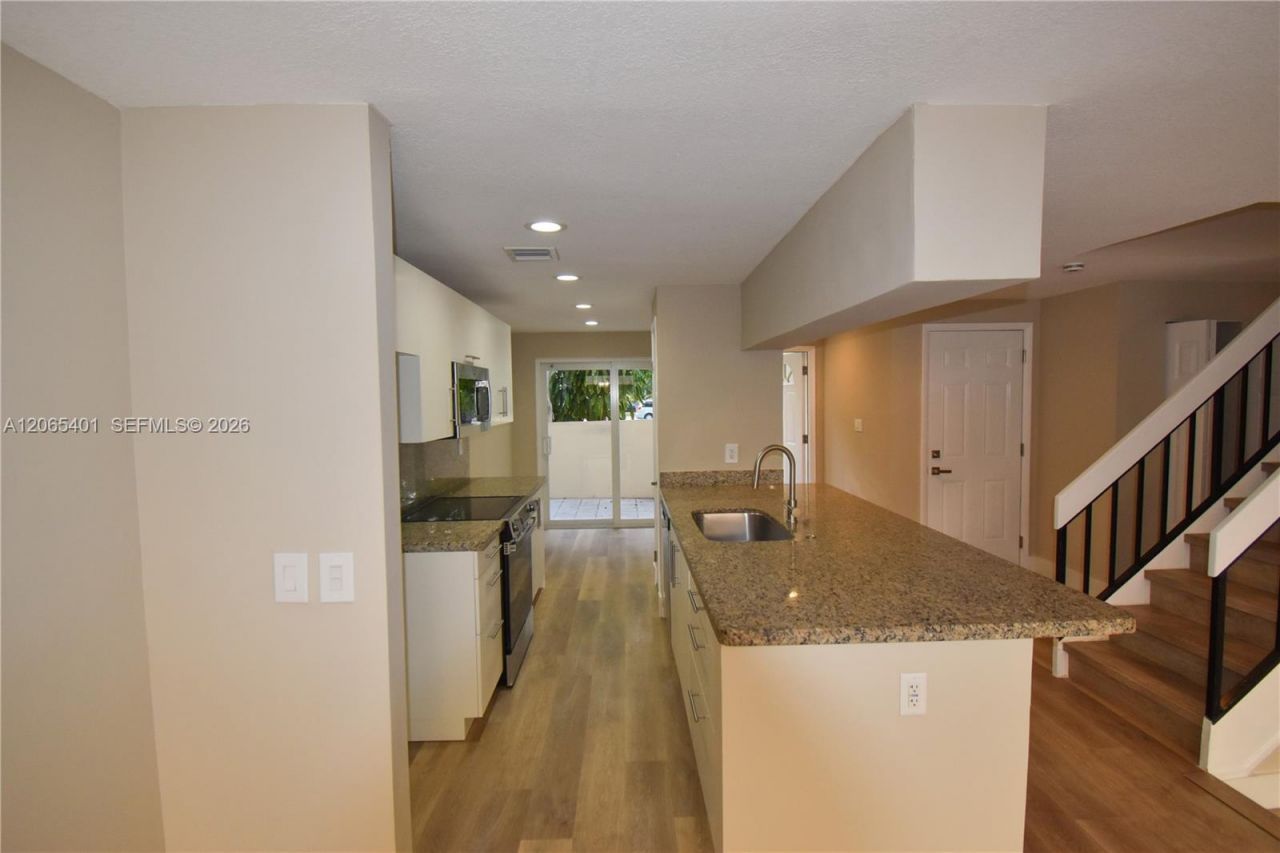 853 NW 80th Ter, Unit 2, Plantation, FL 33324 Photo