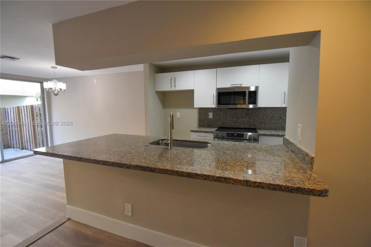 853 NW 80th Ter, Unit 2, Plantation, FL 33324 Photo