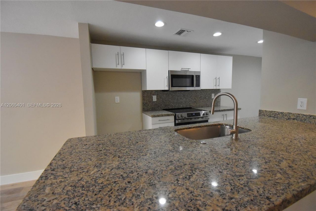 853 NW 80th Ter, Unit 2, Plantation, FL 33324 Photo