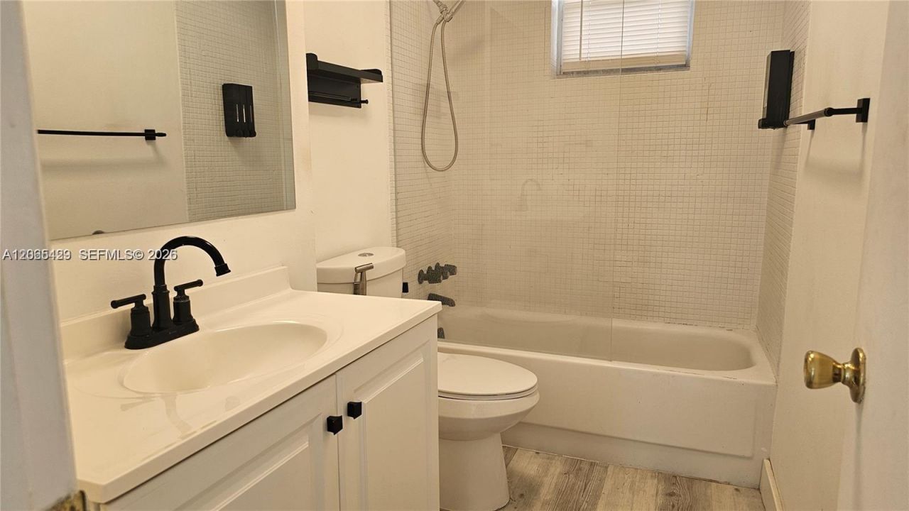 20200 NE 29th Ct, Unit N213, Aventura, FL 33180 Photo