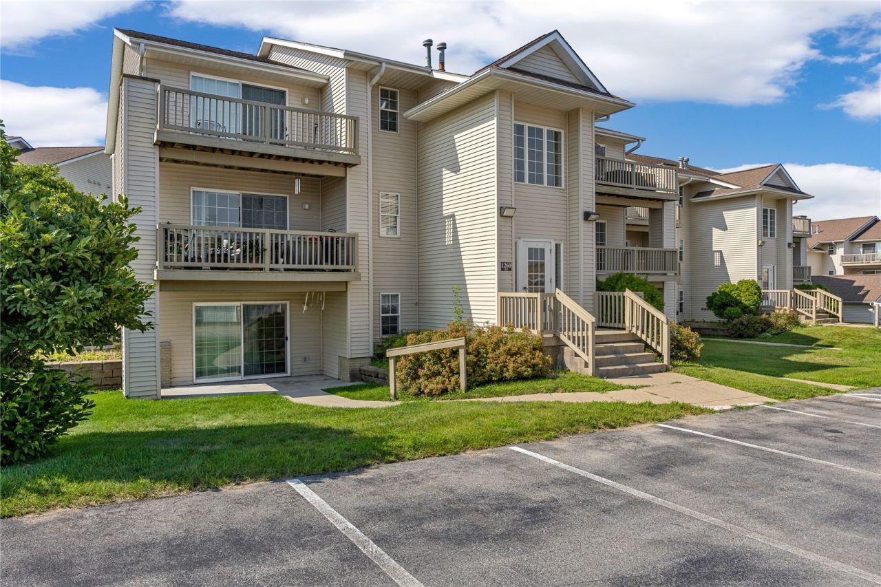 1260 44th Street, Unit A, Marion, IA 52302 Main Photo