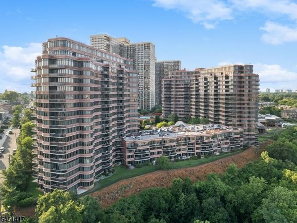 100 Carlyle Drive, Cliffside Park, NJ 07072