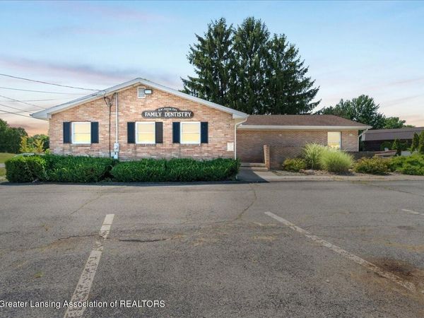 923 N Oakland Street, St. Johns, MI 48879