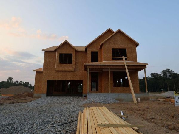 542 Creekside Loop S, Pataskala, OH 43062