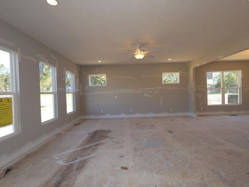 542 Creekside Loop S, Pataskala, OH 43062 Photo 2