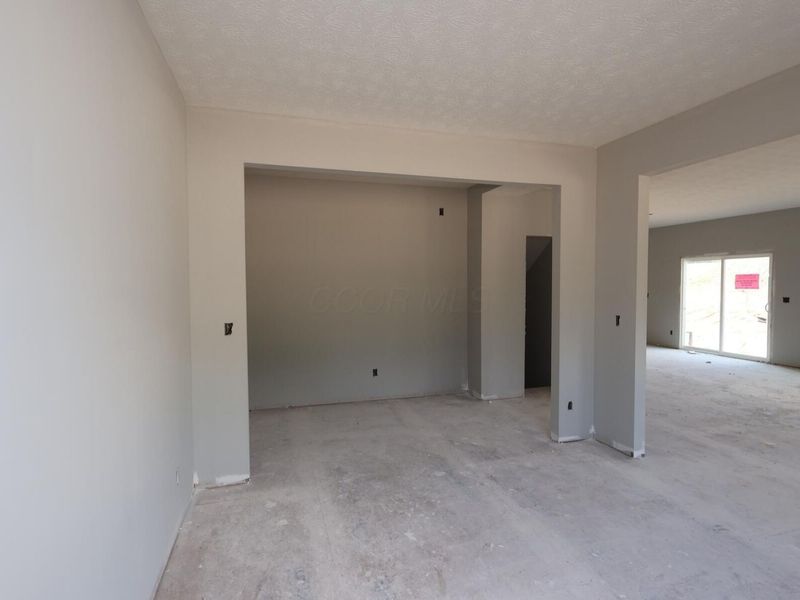 542 Creekside Loop S, Pataskala, OH 43062 Photo 4