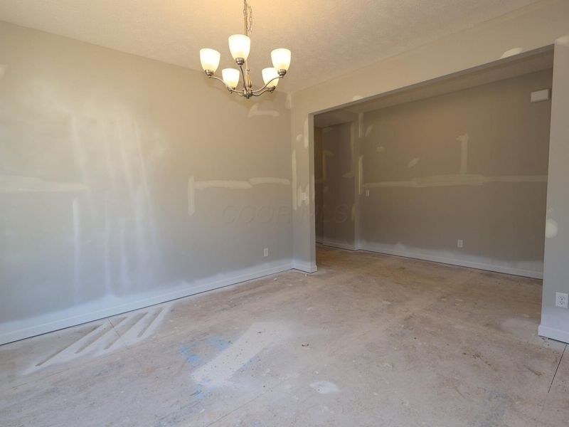 542 Creekside Loop S, Pataskala, OH 43062 Photo 5