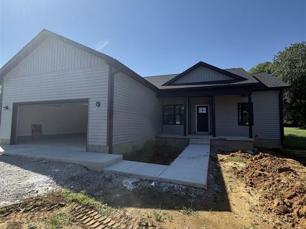 305 New Grove Road , Smiths Grove, KY 42171