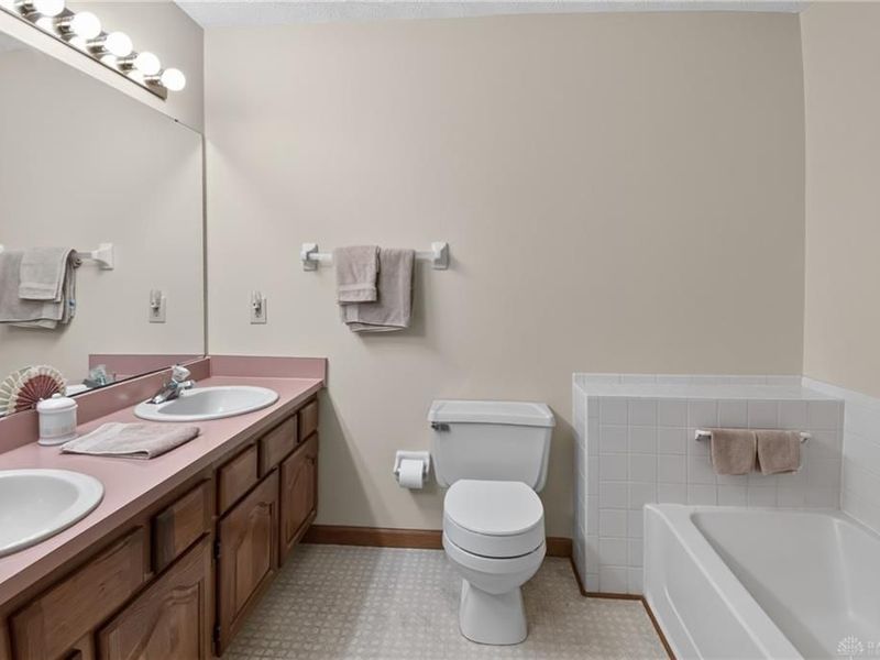 322 Meadowgrove Drive, Englewood, OH 45322 Photo 14