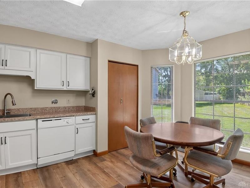 322 Meadowgrove Drive, Englewood, OH 45322 Photo 8
