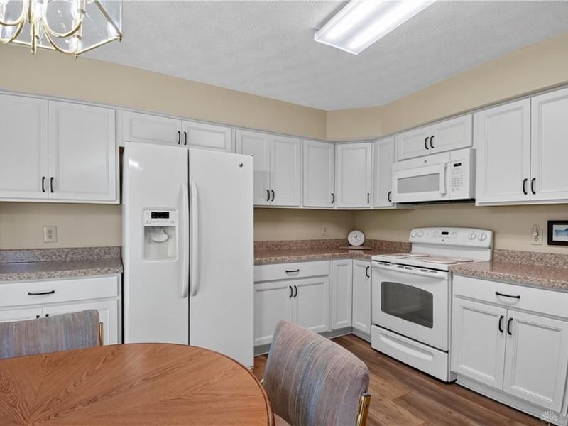 322 Meadowgrove Drive, Englewood, OH 45322 Photo 9