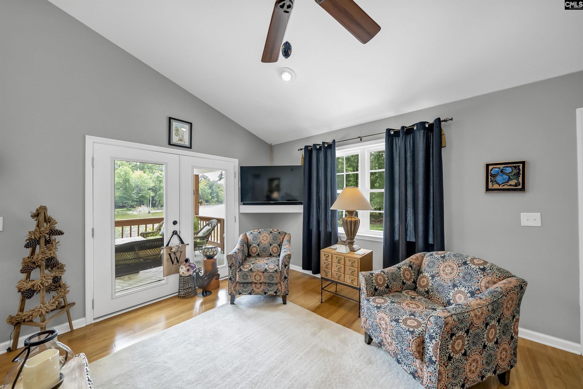 2068 Blacksgate E Photo 5