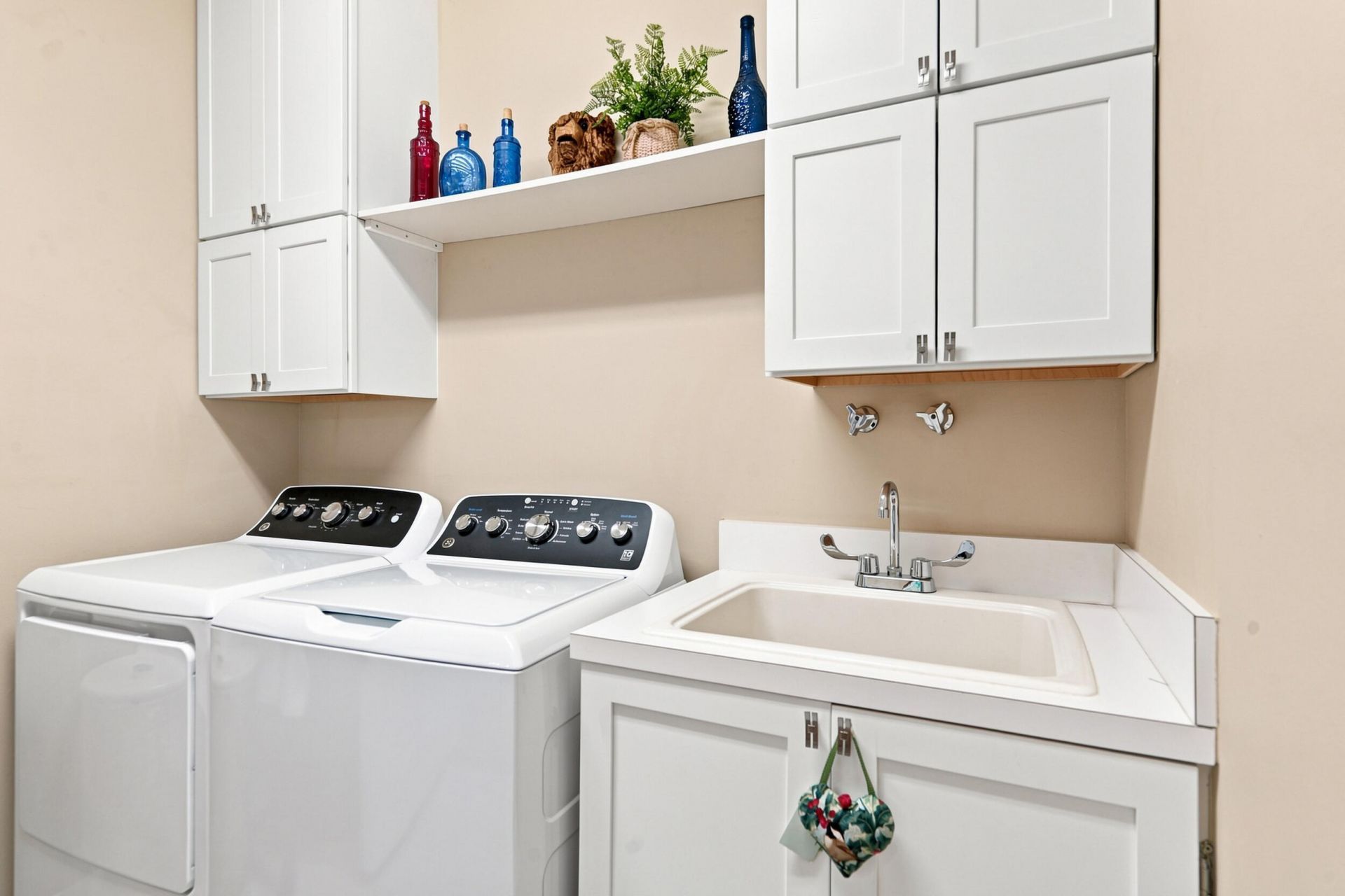 21 Harbour Isle Drive W, Unit 302, Fort Pierce, FL 34949 Photo